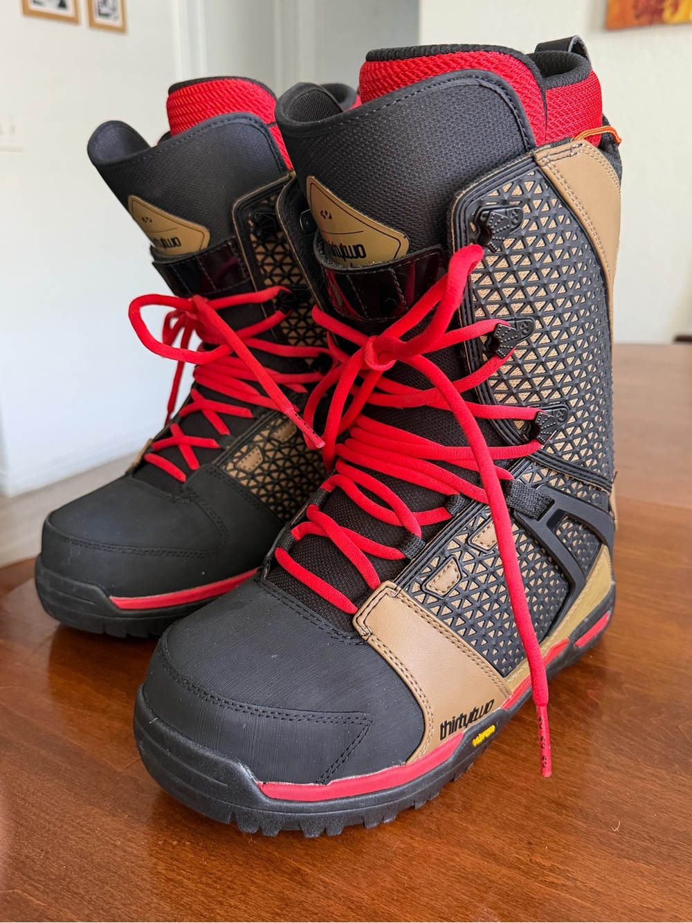 ThirtyTwo TM-Two XLT Snowboard Boots Mens Size 9 Vibram Intuition Black Red
